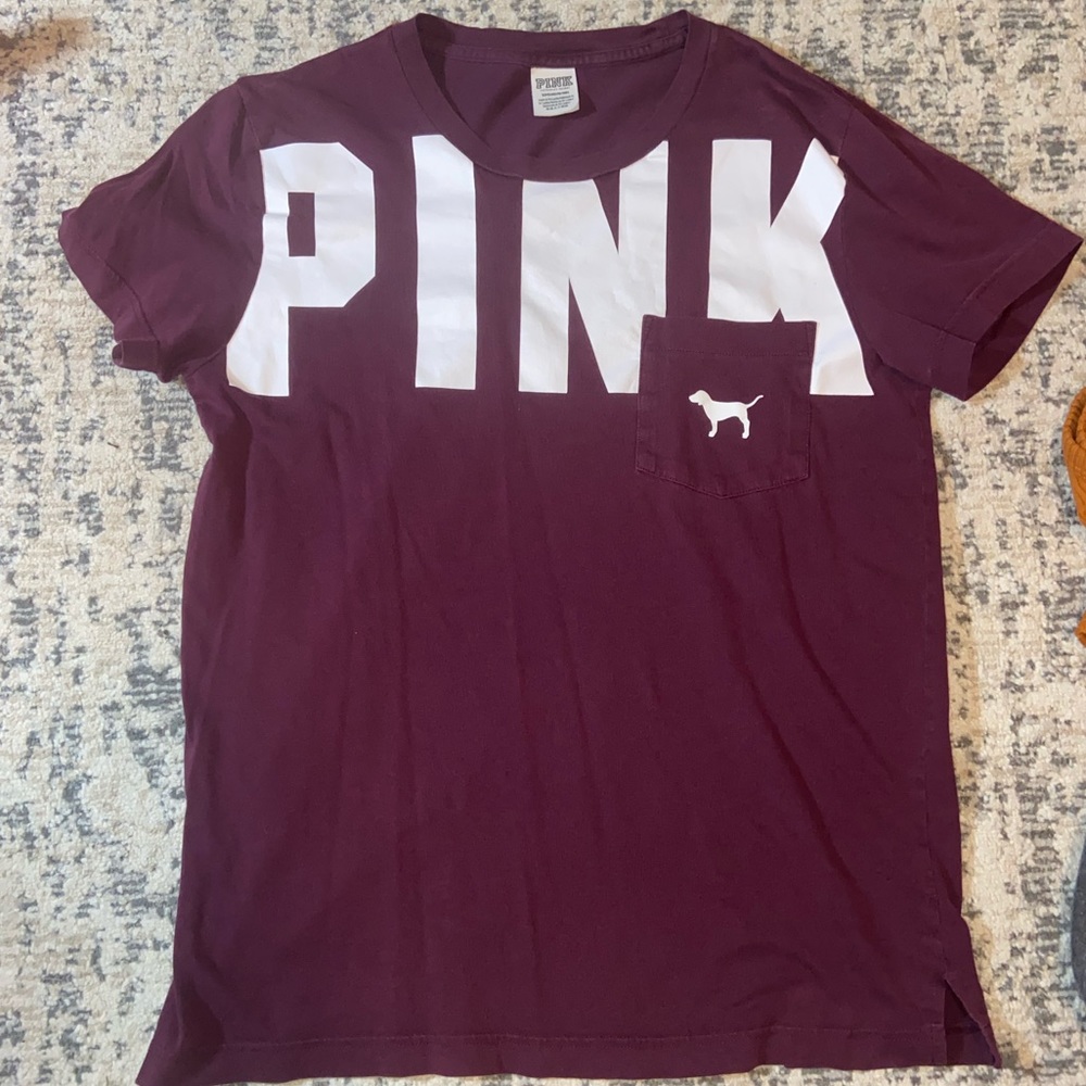 Women’s vs pink t-shirt. Size small never been worn.